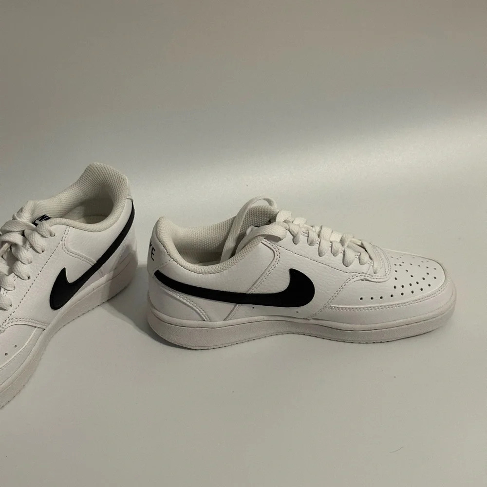NWT Women’s Nike Court Vision Low Next Nature White / Black Size 5.5 - Picture 5 of 6